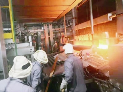 超白壓延玻璃生產(chǎn)線引板一次成功1.png