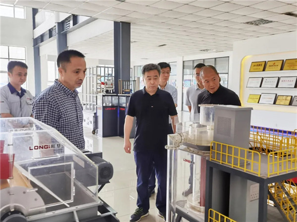 遼寧省科技廳副廳長臧寶嶺一行蒞臨隆基調(diào)研指導(dǎo)2.jpg