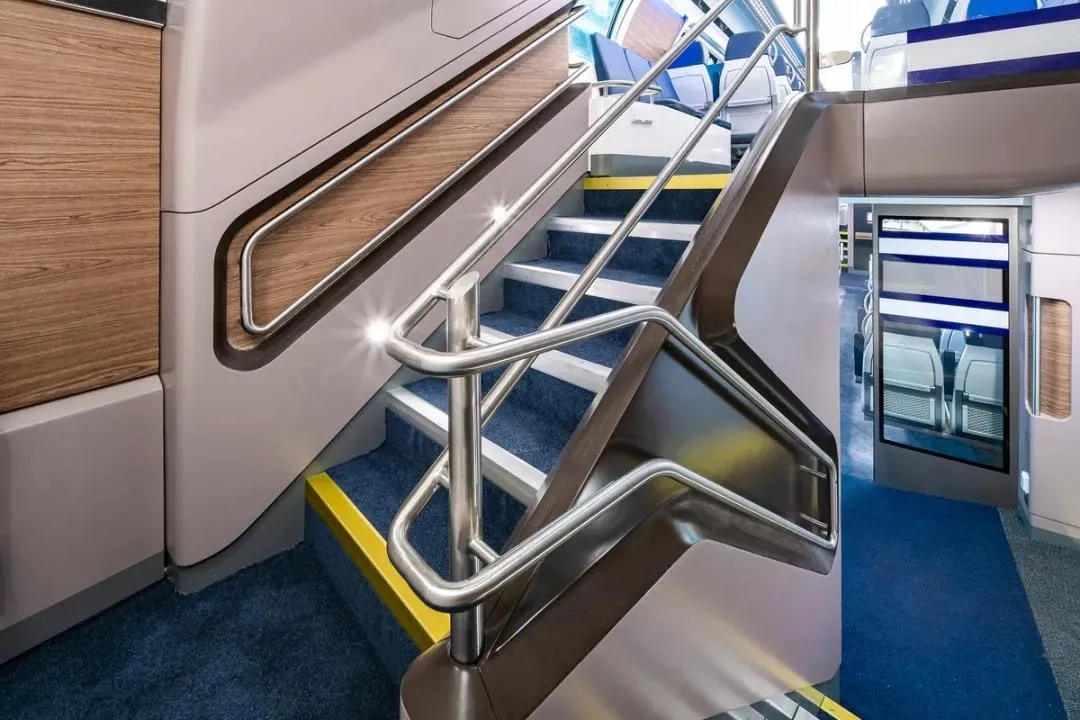 中車株洲電機(jī)使用玻璃纖維等新型復(fù)合材料制造動車組