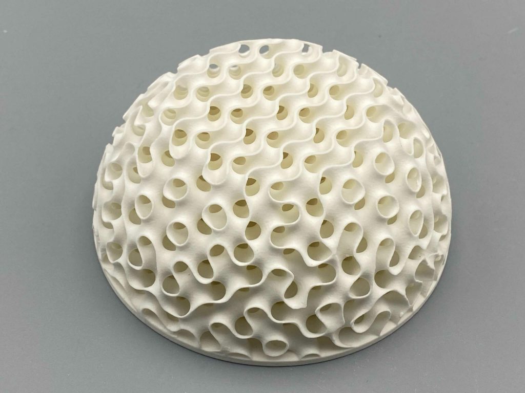 使用高純度氧化鋁（99.8%）（HP-A 98）樹(shù)脂在FLUXCORE上打印的3D打印陶瓷GRIN鏡片