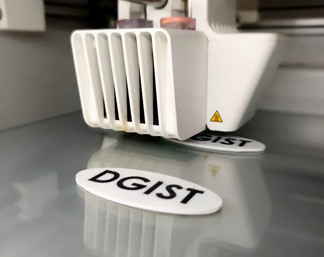 采用導電碳纖維復合材料3D打印內(nèi)置溫度傳感器的壓力傳感器