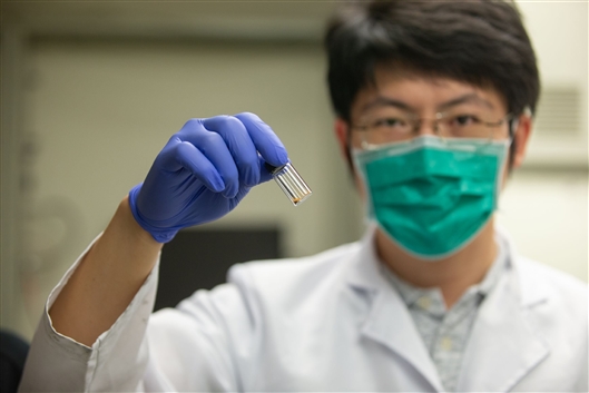 中外科學(xué)家用二氧化碳反應(yīng)器制造燃料
