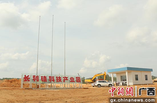 廣西合浦加速打造千億元高端玻璃及光伏材料產(chǎn)業(yè)集群2.jpg