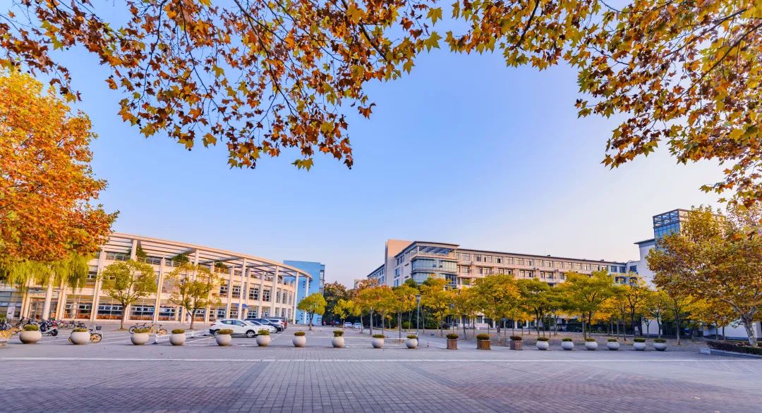 東華大學(xué)