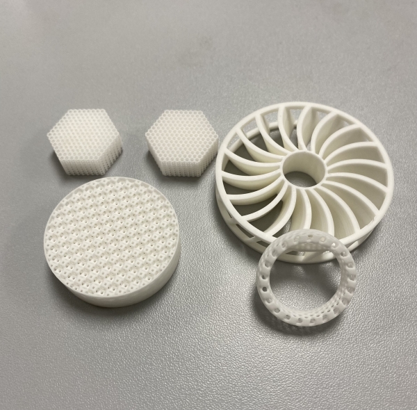 多孔且具備復(fù)雜和簡單結(jié)構(gòu)的氧化鋁陶瓷
