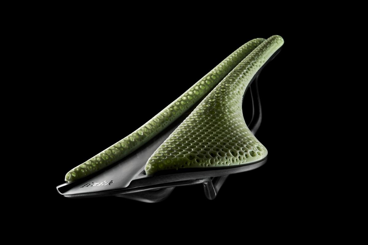 Fizik 的“自適應(yīng)”3D 打印自行車(chē)鞍座