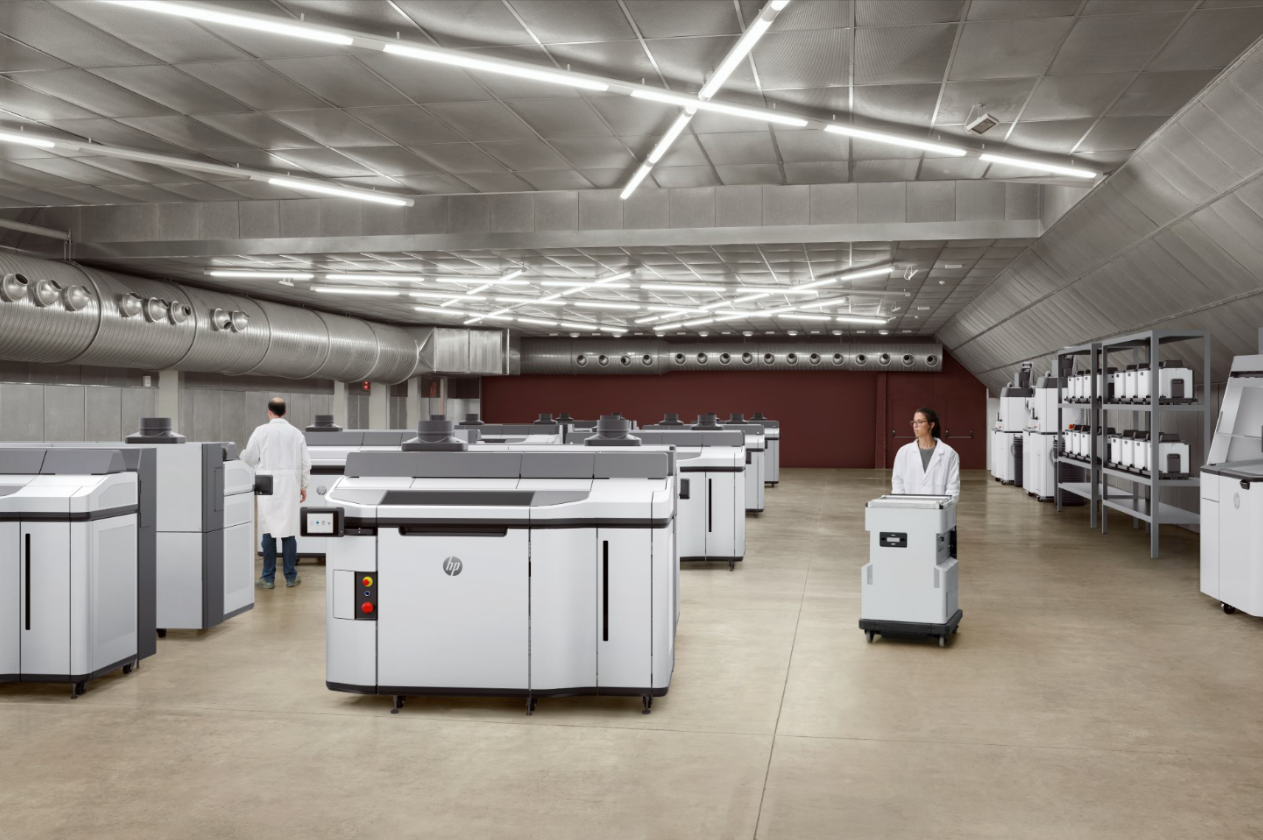 帶有粉末處理單元的 HP Jet Fusion 5200 3D 打印解決方案