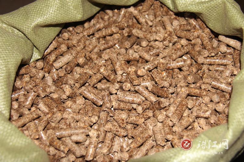 廢枝雜木“變身”環(huán)保生物質(zhì)顆粒燃料