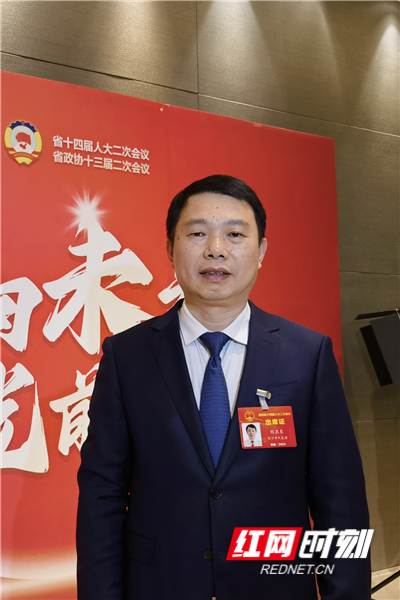 湖南省人大代表，海利集團(tuán)黨委書記、董事長劉衛(wèi)東
